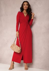 Renee - Czerwona Sukienka Agathelle. Kolor: czerwony. Wzór: aplikacja. Typ sukienki: kopertowe. Styl: glamour. Długość: maxi