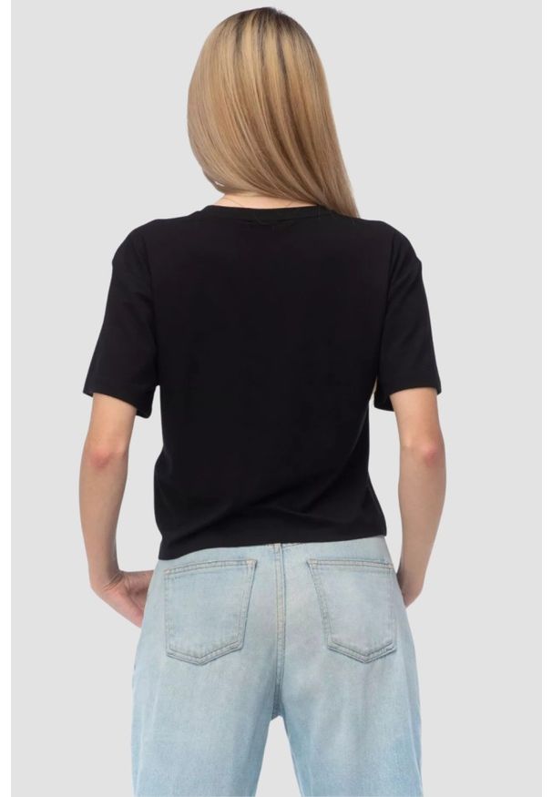 Guess - GUESS Czarny damski t-shirt na krótki rękaw z wyszywanym logo Gabi, Rozmiar L. Okazja: na co dzień. Kolor: czarny. Długość rękawa: krótki rękaw. Długość: krótkie. Styl: elegancki, casual