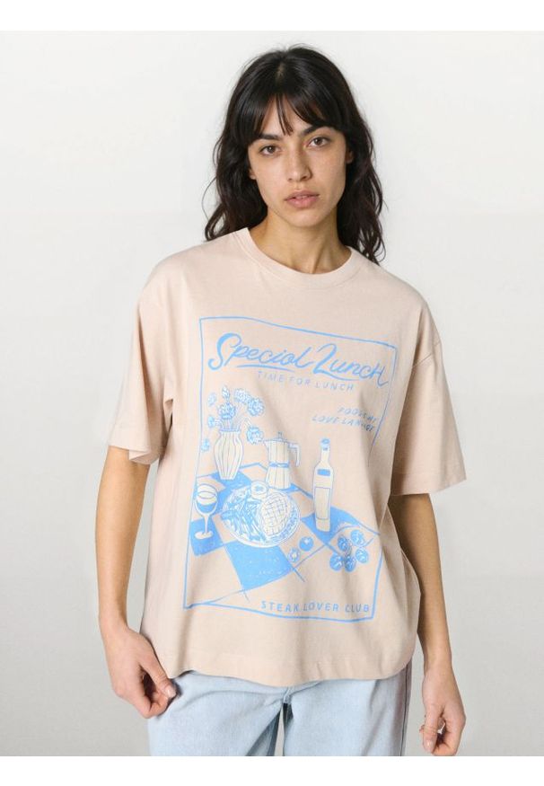 Sinsay - Bawełniana koszulka z nadrukiem - kremowy. Kolor: kremowy. Materiał: bawełna. Wzór: nadruk