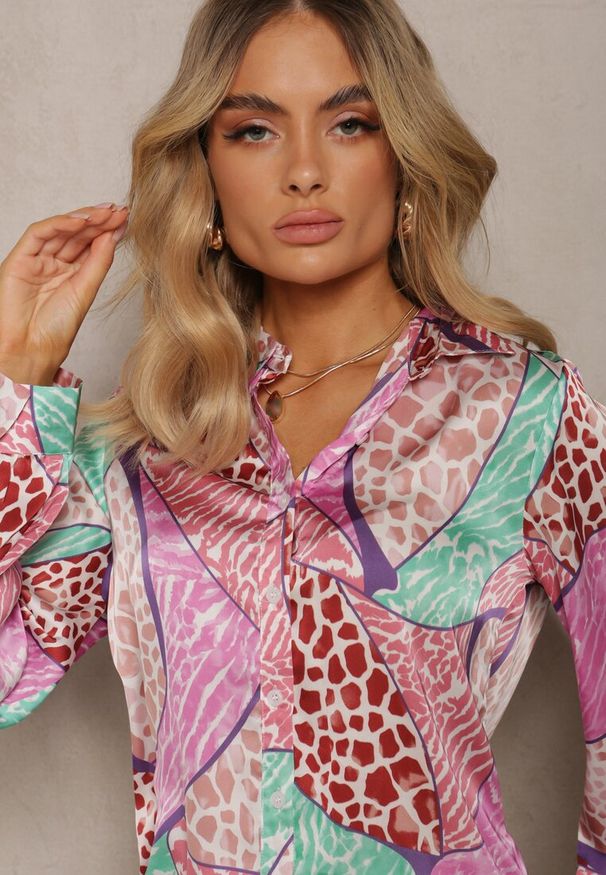 Renee - Fuksjowa Klasyczna Koszula z Kolorowym Abstrakcyjnym Printem Ripeata. Okazja: na co dzień. Kolor: różowy. Materiał: tkanina. Długość: długie. Wzór: nadruk, kolorowy. Styl: klasyczny