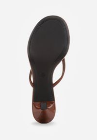 Born2be - Brązowe Klapki Japonki na Obcasie Typu Kaczuszka Livnara. Okazja: na co dzień. Kolor: brązowy. Materiał: len. Obcas: na obcasie. Styl: casual, elegancki. Wysokość obcasa: średni #9