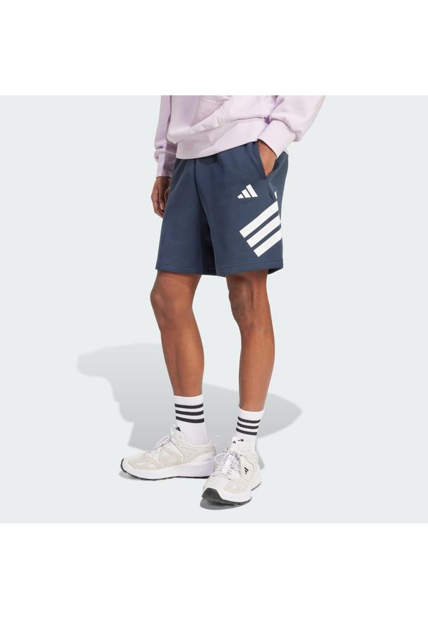 Adidas - Szorty Future Icons z 3 paskami. Kolor: fioletowy. Sport: fitness