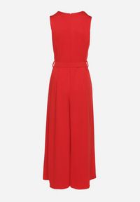 Born2be - Czerwony Taliowany Kombinezon z Wiskozą Ozdobiony Paskiem Ralinelle. Okazja: na imprezę. Kolor: czerwony. Materiał: wiskoza. Wzór: aplikacja. Styl: elegancki, klasyczny #4