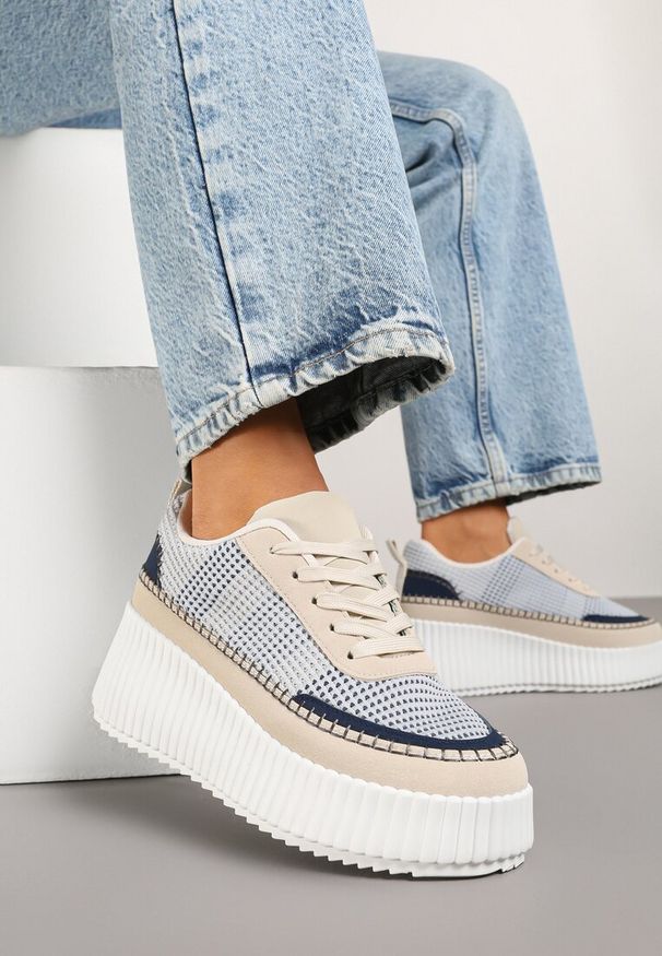 Born2be - Niebiesko-Beżowe Sneakersy na Grubej Podeszwie z Tłoczeniami Zdobione Przeszyciami Falinia. Okazja: na co dzień. Kolor: niebieski. Materiał: jeans. Wzór: aplikacja