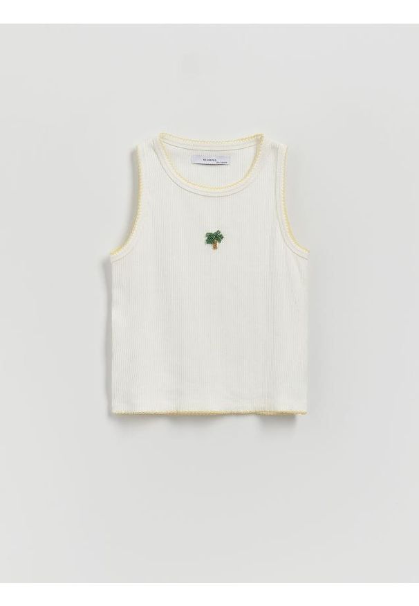 Reserved - Top z aplikacją - złamana biel. Materiał: bawełna. Wzór: aplikacja