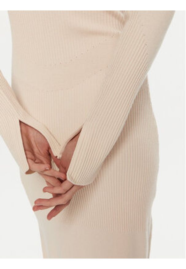 Patrizia Pepe Sukienka dzianinowa 2A2848 K214 Écru Regular Fit. Materiał: syntetyk