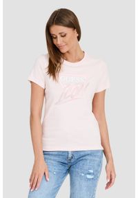 Guess - GUESS Różowy T-shirt Icon Tee. Kolor: różowy