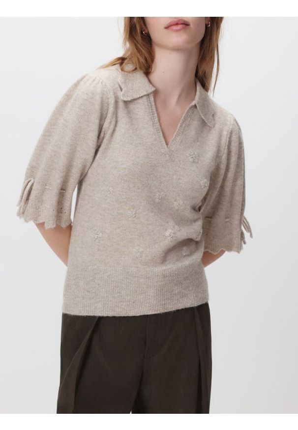 Reserved - Sweter z kołnierzykiem - beżowy. Kolor: beżowy. Materiał: dzianina, wełna