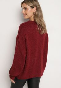 Born2be - Bordowy Sweter o Klasycznym Prostym Kroju z Domieszką Wełny i Wiskozy Sezisya. Okazja: na co dzień. Kolor: czerwony. Materiał: wełna, wiskoza. Długość rękawa: długi rękaw. Długość: długie. Wzór: aplikacja. Sezon: zima, jesień. Styl: klasyczny