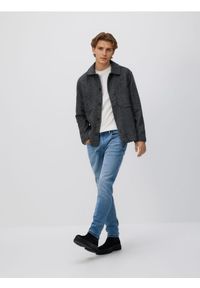 Reserved - Jeansy slim z efektem sprania - niebieski. Kolor: niebieski #1