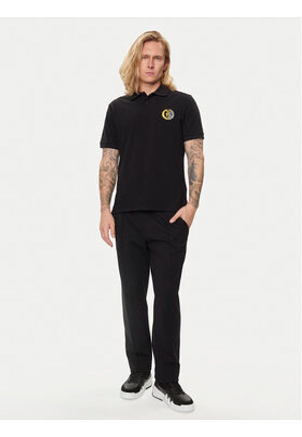 Just Cavalli Polo 76OAGG19 Czarny Regular Fit. Typ kołnierza: polo. Kolor: czarny. Materiał: bawełna