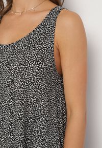 Born2be - Czarna Rozkloszowana Sukienka z Bawełny w Abstrakcyjny Wzór Ronive. Okazja: na co dzień. Kolor: czarny. Materiał: bawełna. Typ sukienki: rozkloszowane. Styl: casual, elegancki #7