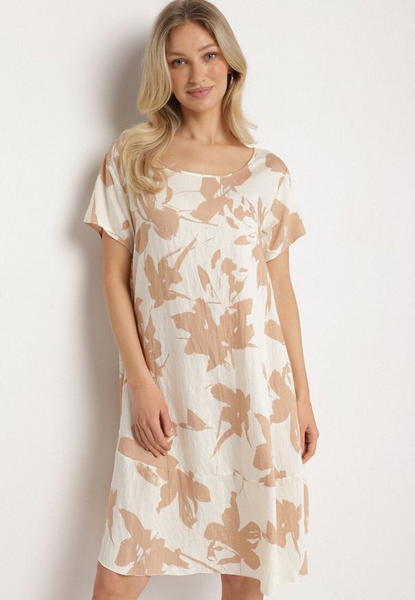 Born2be - Ciemnobeżowa Wiskozowa Sukienka w Kwiatowy Wzór Emitine. Okazja: na co dzień. Kolor: beżowy. Materiał: wiskoza. Wzór: kwiaty. Typ sukienki: proste. Styl: casual, klasyczny
