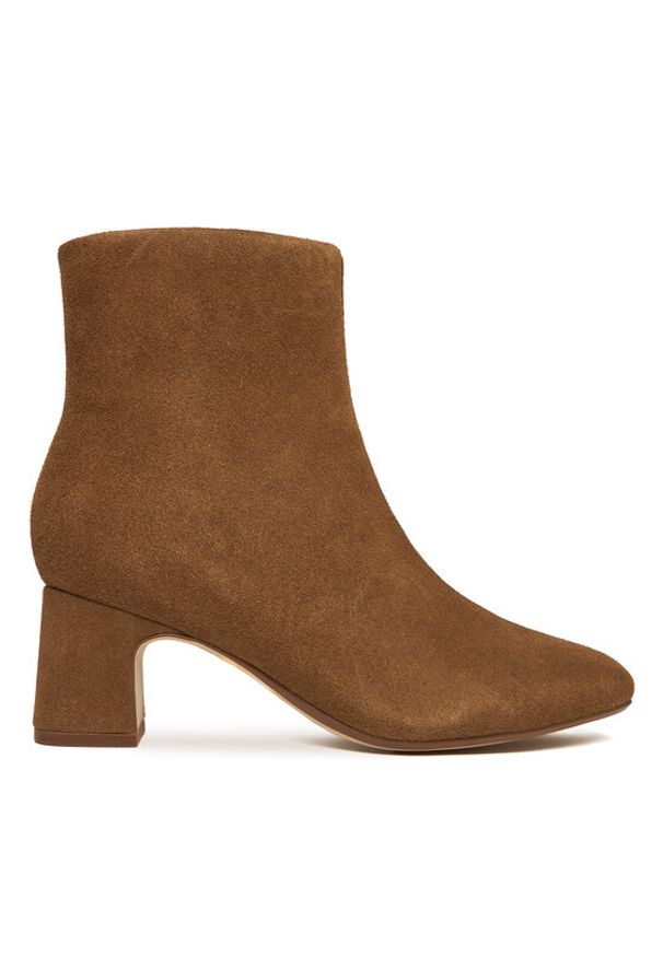 Clarks Botki Fernie Zip 26182938 Brązowy. Kolor: brązowy. Materiał: zamsz, skóra