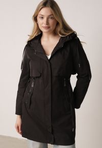 Born2be - Czarna Przejściowa Kurtka Parka z Kapturem i Podwijanymi Rękawami Tinarose. Okazja: na spacer, na co dzień. Typ kołnierza: kaptur. Kolor: czarny. Materiał: jeans, dresówka. Styl: casual #1