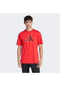 Adidas - Koszulka Logo Graphic. Kolor: czerwony. Sport: fitness, piłka nożna #1