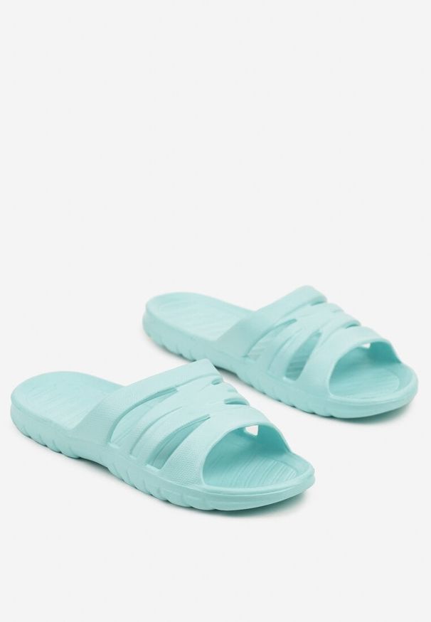 Born2be - Niebieskie Piankowe Klapki z Ozdobnymi Wycięciami Solritia. Okazja: na spacer, na plażę. Kolor: niebieski. Materiał: jeans. Sezon: lato