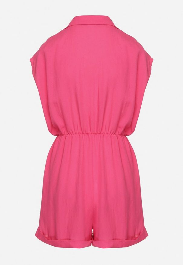 Born2be - Fuksjowy Kombinezon z Krótkimi Nogawkami i Kopertowym Dekoltem z Wiskozy Polisse. Kolor: różowy. Materiał: wiskoza. Długość: krótkie. Sezon: wiosna, lato