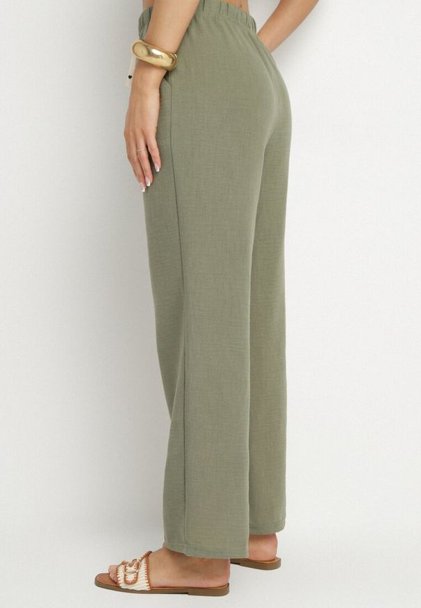 Born2be - Ciemnozielone Spodnie o Szerokim Kroju z Gumką i Wiązaniem w Talii Mirastra. Okazja: na spacer, na co dzień. Kolor: zielony. Styl: klasyczny, casual, elegancki, sportowy