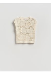 Reserved - Ażurowa kamizelka - kremowy. Kolor: kremowy. Materiał: dzianina, bawełna. Wzór: ażurowy #1