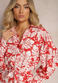 Renee - Czerwono-Biała Mini Sukienka o Rozkloszowanym Koszulowym Fasonie w Kwiatowy Print Enda. Kolor: czerwony. Materiał: materiał. Wzór: kwiaty, nadruk. Typ sukienki: koszulowe. Długość: mini