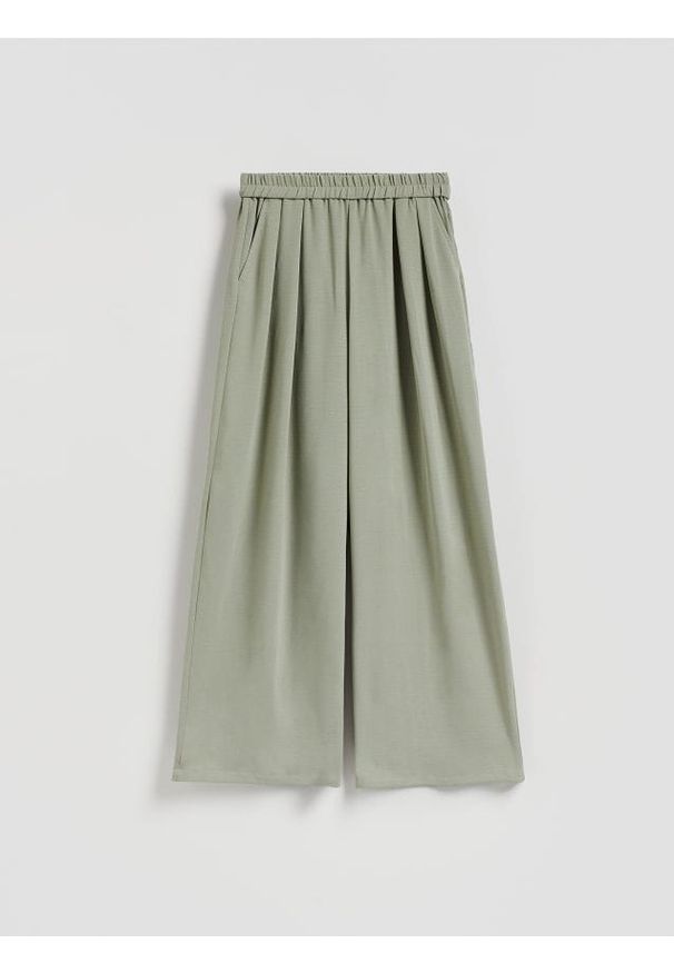 Reserved - Szerokie spodnie - ciemnozielony. Kolor: zielony. Materiał: tkanina. Wzór: gładki