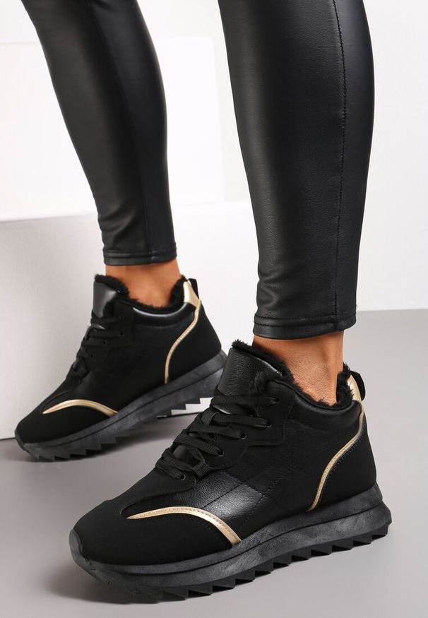 Renee - Czarne Sznurowane Sneakersy Ocieplane Futerkiem z Cholewką z Ekoskóry Bega. Kolor: czarny. Materiał: futro. Szerokość cholewki: normalna. Wzór: aplikacja. Obcas: na płaskiej podeszwie