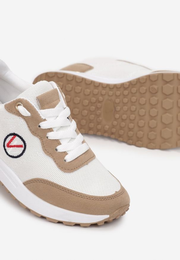 Born2be - Beżowe Sneakersy z Metalicznymi Wstawkami i Drobnym Haftem c. Wysokość cholewki: przed kostkę. Kolor: beżowy. Szerokość cholewki: normalna. Wzór: haft. Obcas: na płaskiej podeszwie