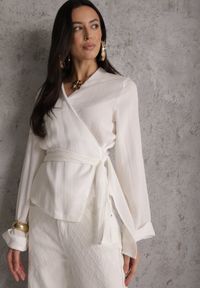 Renee - Biała Wiskozowa Bluzka z Kopertowym Dekoltem i Wiązaniem z Boku Velarila. Typ kołnierza: dekolt kopertowy. Kolor: biały. Materiał: wiskoza #5