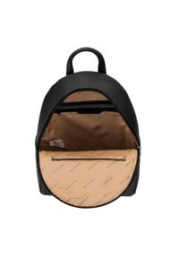 Wittchen - Damski plecak z kieszenią z przodu. Kolor: czarny, srebrny, wielokolorowy. Materiał: skóra ekologiczna. Wzór: paski, aplikacja. Styl: elegancki #6