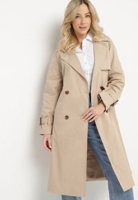 Born2be - Beżowy Płaszcz w Stylu Trencza Ozdobiony Paskiem z Klamrą Ninellira. Kolor: beżowy. Materiał: jeans. Długość rękawa: długi rękaw. Długość: długie. Wzór: aplikacja. Styl: klasyczny, elegancki #6