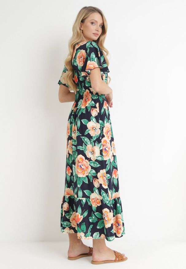 Born2be - Granatowa Sukienka Maxi z Kopertowym Dekoltem i Gumkami w Pasie Kelsi. Typ kołnierza: dekolt kopertowy. Kolor: niebieski. Długość rękawa: krótki rękaw. Sezon: wiosna, lato. Typ sukienki: kopertowe. Długość: maxi