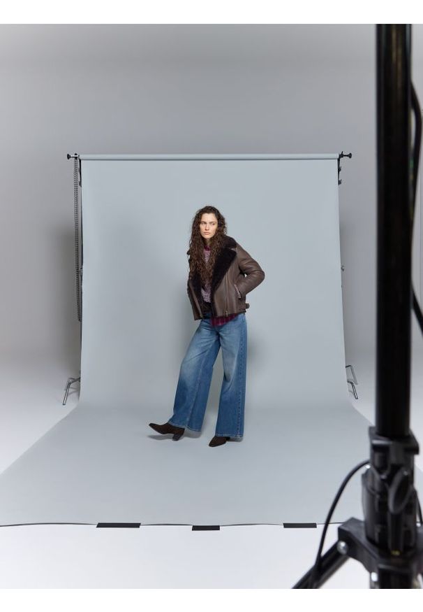 Reserved - Jeansy wide leg z przetarciami - indigo jeans