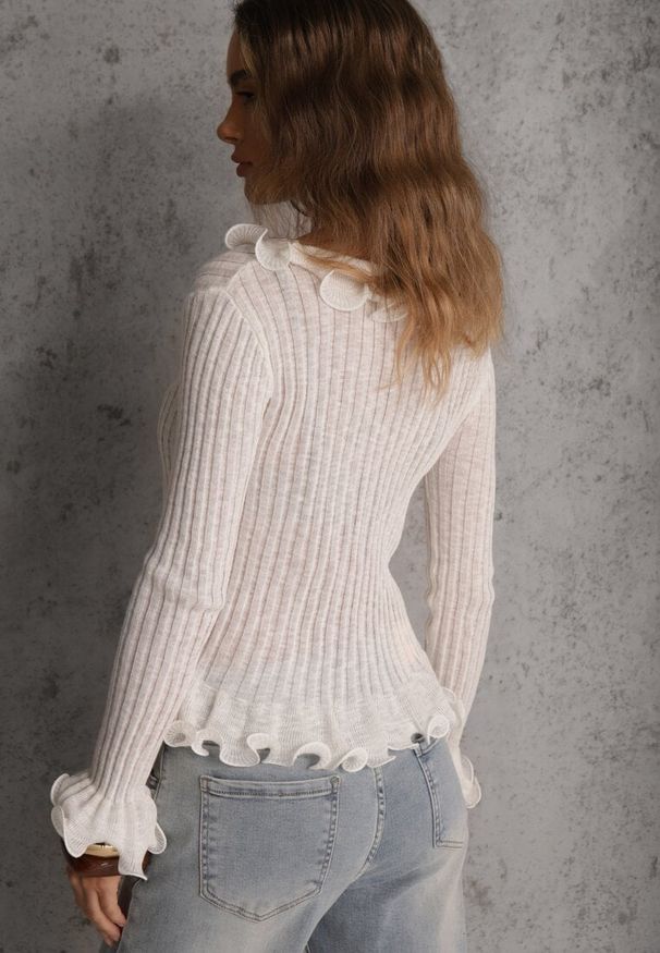 Renee - Biała Bluzka z Wiskozą w Prążki z Falbanami Chionolis. Okazja: na co dzień. Kolor: biały. Materiał: wiskoza. Wzór: prążki. Styl: casual