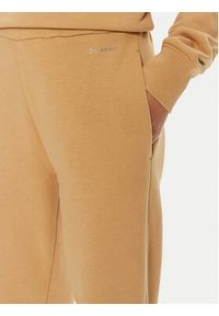 Calvin Klein Spodnie dresowe Nano Logo K20K207214 Beżowy Relaxed Fit. Kolor: beżowy. Materiał: bawełna