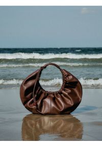 Reserved - Torebka hobo z zawieszką - brązowy. Kolor: brązowy. Materiał: skórzane #1