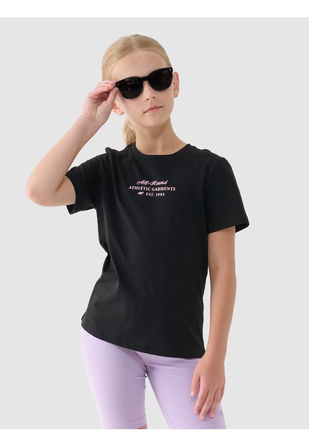 4f - 4F T-shirt z nadrukiem dziewczęcy - czarny 146 (10-11 lat). Okazja: na co dzień. Kolor: czarny. Materiał: bawełna, jersey, dzianina. Długość rękawa: krótki rękaw. Długość: krótkie. Wzór: nadruk. Sezon: lato. Styl: sportowy, klasyczny, casual