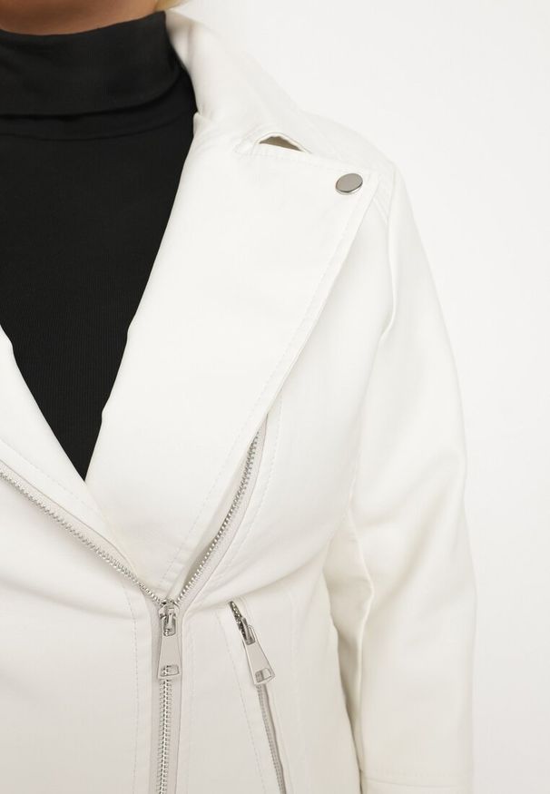 Born2be - Biała Klasyczna Kurtka Ramoneska w Motocyklowym Stylu Melorienne. Okazja: na co dzień. Kolekcja: plus size. Kolor: biały. Materiał: jeans. Styl: klasyczny