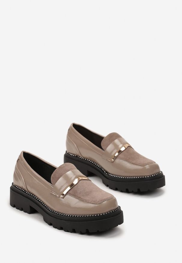 Born2be - Ciemnobeżowe Mokasyny z Kwadratowym Noskiem z Cyrkoniami Wokół Podeszwy Baini. Kolor: beżowy. Styl: elegancki