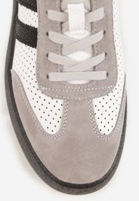 Renee - Biało-Szare Sneakersy ze Skóry Naturalnej na Platformie z Perforacją i Paskami Urevla. Okazja: na co dzień. Zapięcie: pasek. Kolor: biały. Materiał: skóra. Obcas: na platformie #7