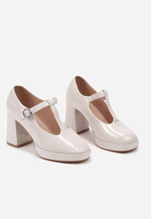 Renee - Beżowe Półbuty Lakierowane na Słupku w Stylu Retro Merione. Okazja: na spacer, na co dzień. Kolor: beżowy. Materiał: lakier. Sezon: jesień. Obcas: na słupku. Styl: retro