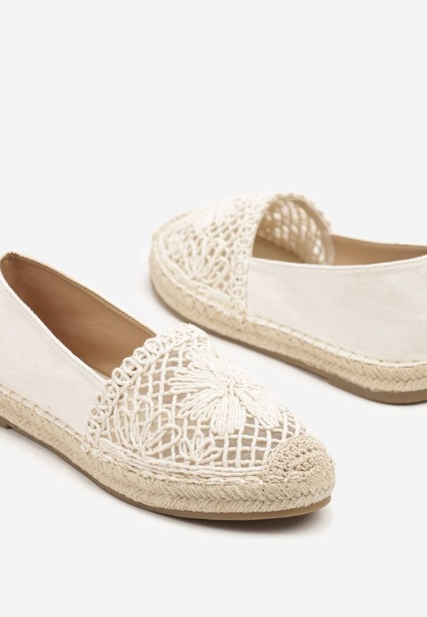 Born2be - Beżowe Ażurowe Espadryle Ozdobione Plecionym Sznurkiem Sdivaya. Okazja: na co dzień. Nosek buta: okrągły. Kolor: beżowy. Materiał: jeans. Wzór: ażurowy, aplikacja. Obcas: na obcasie. Styl: casual, elegancki