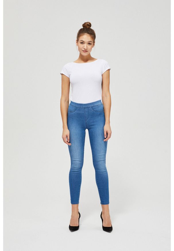 MOODO - Jeansy typu jeggins z wysokim stanem. Stan: podwyższony. Materiał: jeans. Długość: długie. Wzór: gładki
