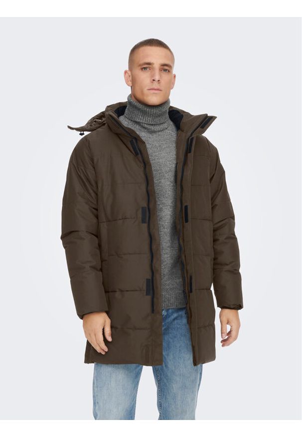 Only & Sons Płaszcz zimowy 22020156 Brązowy Regular Fit. Kolor: brązowy. Materiał: syntetyk. Sezon: zima