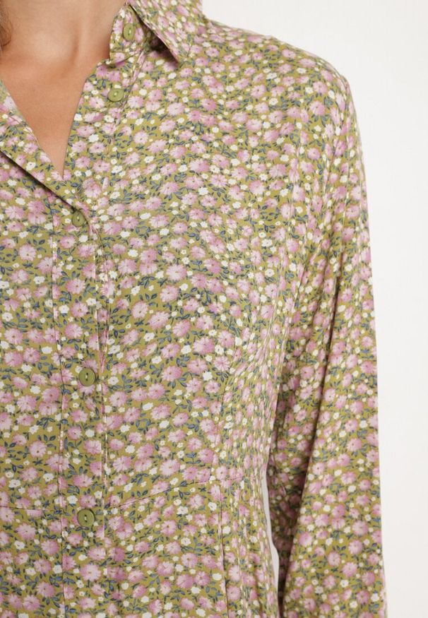 Born2be - Zielono-Beżowa Sukienka Perippe. Kolor: zielony. Wzór: kolorowy, kwiaty, nadruk, aplikacja. Typ sukienki: rozkloszowane, koszulowe. Długość: maxi