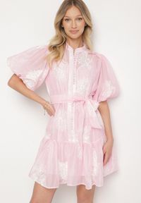 Born2be - Różowa Koszulowa Przezroczysta Sukienka z Bawełną Haftami i Paskiem Lirulira. Okazja: na co dzień. Kolor: różowy. Materiał: bawełna. Wzór: haft. Sezon: lato. Typ sukienki: koszulowe. Styl: casual, elegancki #7