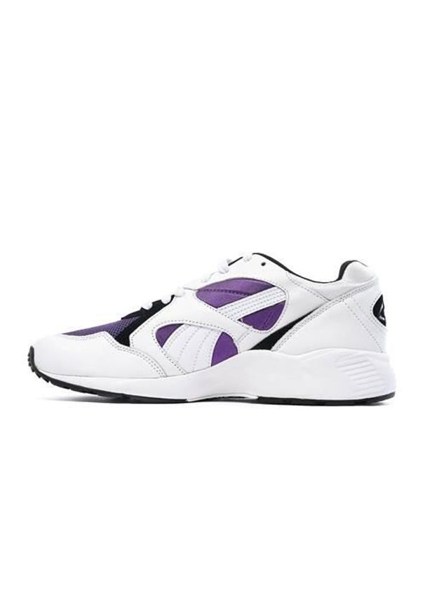 Buty do chodzenia męskie Puma Prevail Royal. Zapięcie: sznurówki. Kolor: biały. Materiał: guma, tkanina, skóra, materiał, syntetyk. Szerokość cholewki: normalna. Sport: turystyka piesza