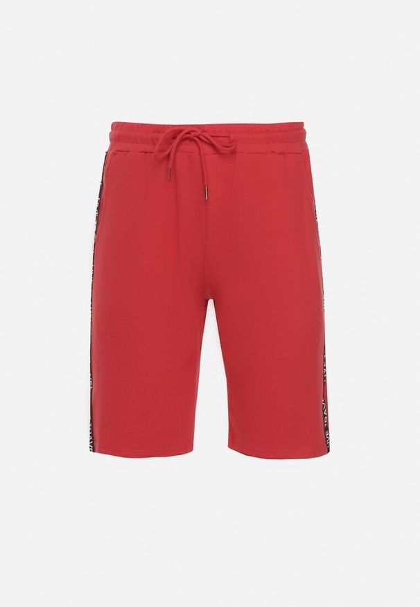 Born2be - Czerwone Bawełniane Szorty Dresowe z Gumką w Pasie i Sznurkiem Jorpia. Okazja: na co dzień. Kolor: czerwony. Materiał: dresówka, bawełna. Długość: krótkie. Wzór: paski. Sezon: lato. Styl: casual