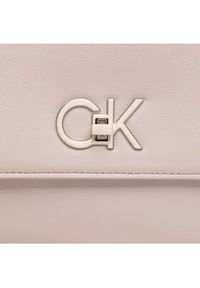 Calvin Klein Torebka Re-Lock Ew Conv Crossboody K60K610749 Fioletowy. Kolor: fioletowy. Materiał: skórzane