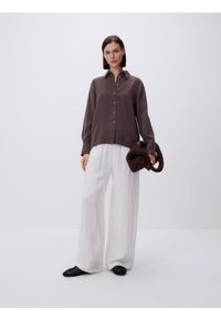 Reserved - Gładka koszula z modalu - ciemnobrązowy. Kolor: brązowy. Wzór: gładki #1